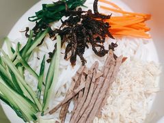 鸡丝凉米线-云海肴·汽锅鸡·云南菜(美罗城店)