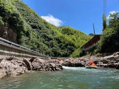 -安吉龙王山峡谷漂流