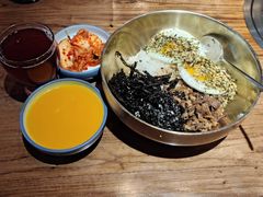 -明洞阿姨·韩式酱蟹烤肉·创意料理(三元桥店)