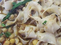 -渝之汇牛肉豌杂面
