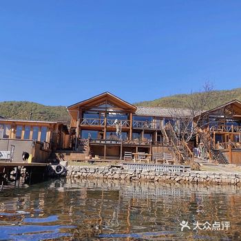 泸沽湖｜亲爱的客栈 一个出入靠划船的地方