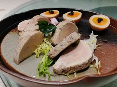 香煎鹅肝配溏心蛋-松鹤楼(山塘街店)