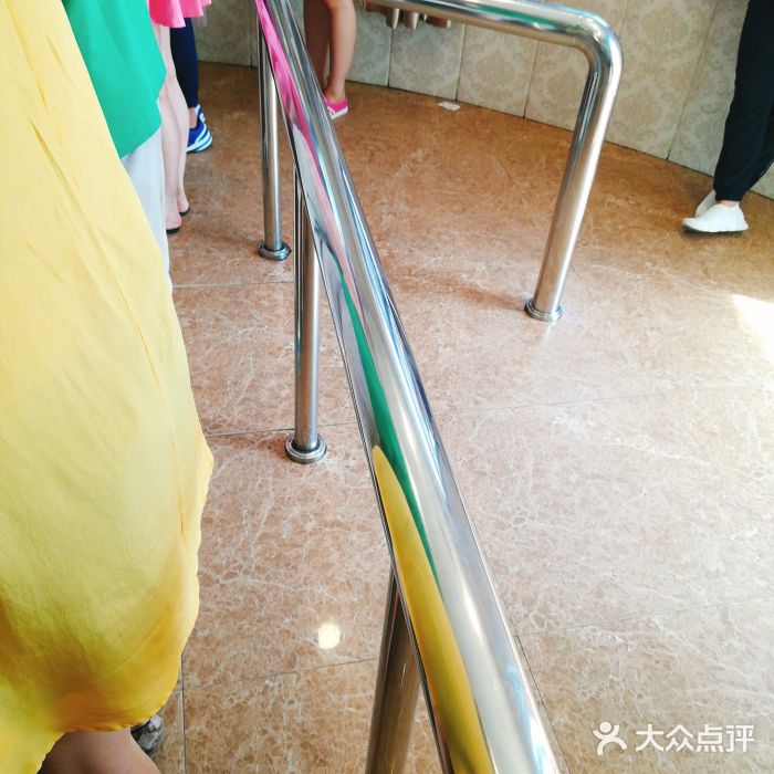老杨家熟食店餐具摆设图片