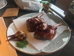 脆皮乳鸽-新荣记(BFC外滩金融中心店)