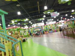 -维佳童话镇演出现场(徐东店)