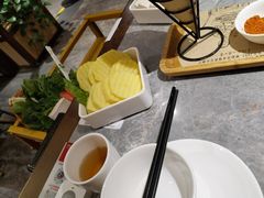 -野山舂·贵州现舂酸汤牛肉(民生路店)