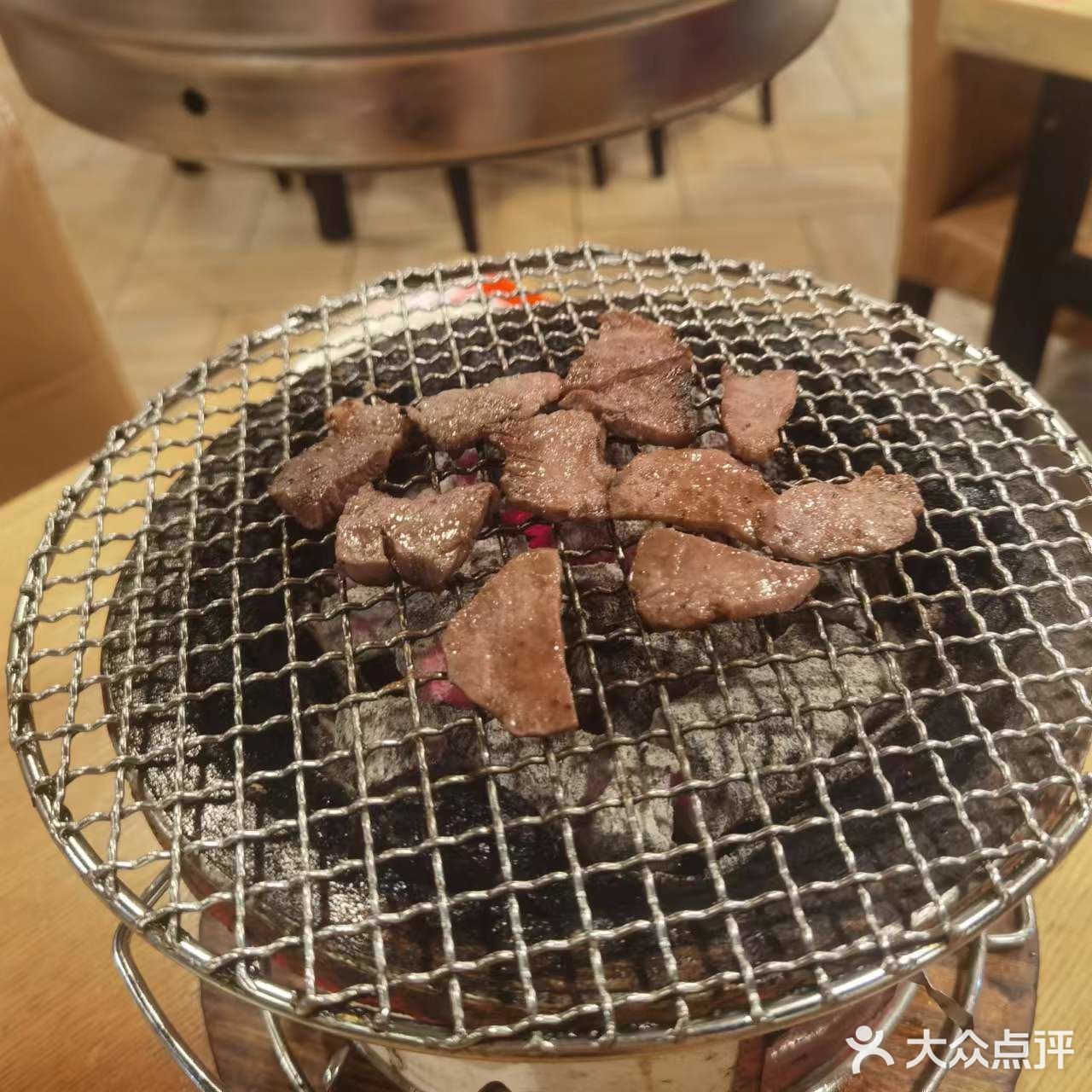 人很客气 包房是那种纯日式的榻榻米 感觉十足!