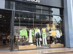 -阿迪达斯(百联徐汇商业广场运动旗舰店)