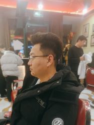 -东方先生国潮男士理发馆