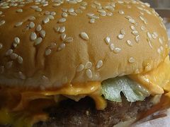 牛肉汉堡-麦当劳(中山公园龙之梦店)