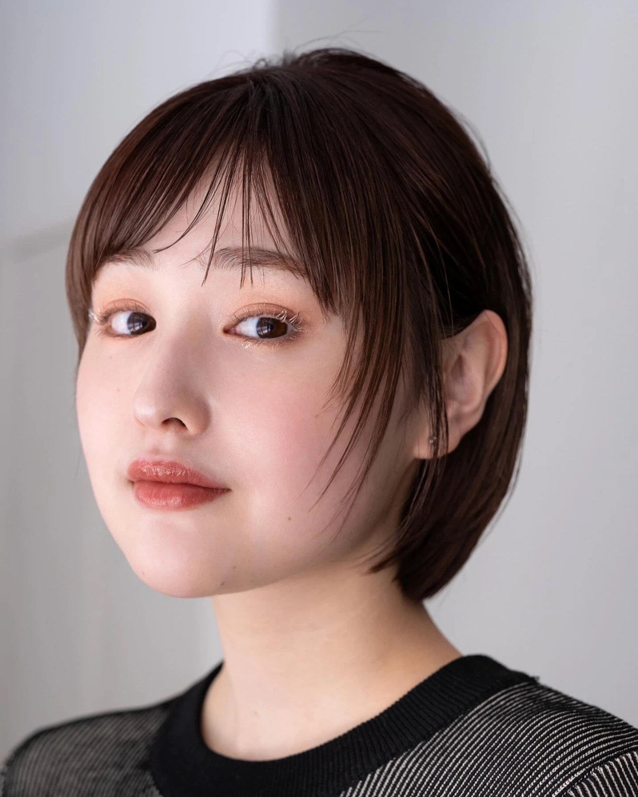 根据脸型设计发型