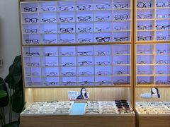 -天空之镜眼镜店蔡司依视路配镜授权零售店(望京颐堤港店)