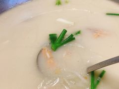 鱼头鱼尾豆腐汤-醉美东江·三文鱼·烧鸡公