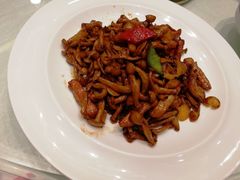 海鲜菇爆松板肉-汇贤府·李氏鲁菜(五棵松店)