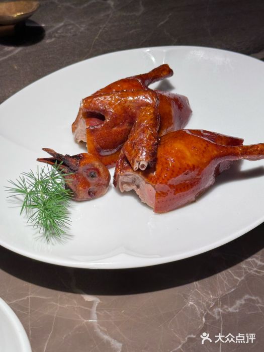 新荣记(BFC外滩金融中心店)脆皮乳鸽图片
