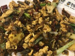 外婆菜炒鸡蛋-合合春饼·酱骨·东北菜(潘家园店)