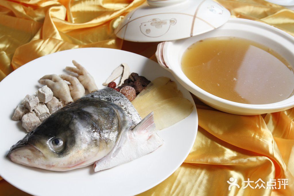 补芝林酒家(林和西店)天麻川芎炖崇鱼头图片
