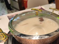 -洪氏嗨捞·广东猪肚鸡·椰子鸡火锅(西咸万象城店)