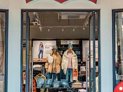 -王府井奥莱临潼小镇(临潼店)