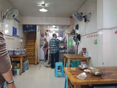 大堂-黄记鸡块面