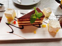 主厨甜品拼盘-YUE·6·西式融合餐厅(外滩六号店)