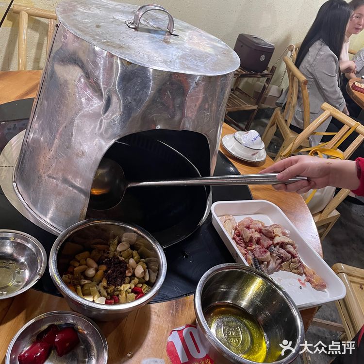 土火锅与东北玉米膜膜的完美搭配