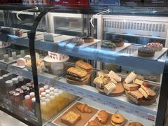 面包甜点陈列柜-Tims天好咖啡(河西万象城店)
