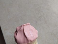 红豆双皮奶风味圆筒-麦当劳(铜锣湾店)