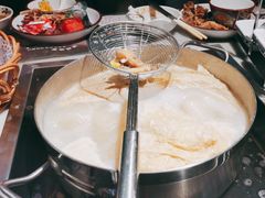 -尚尚仙·酸汤猪手·猪肚鸡火锅(华联万柳购物中心店)