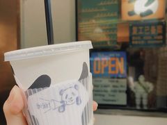 燕麦露拿铁咖啡-熊猫一间店欧式奶茶铺