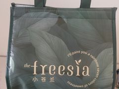 -小苍兰风铃草·礼物蛋糕(沈阳店)