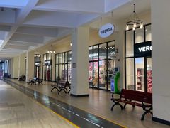 -王府井奥莱临潼小镇(临潼店)