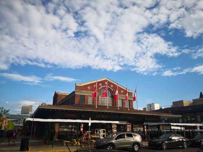 拜沃德市场-"这个市场位于渥太华市中心,从国会山走走去.