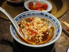 -沪小二炭火蛙锅(淮海中路美食不夜城店)