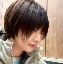 -韩国李知恩形象设计