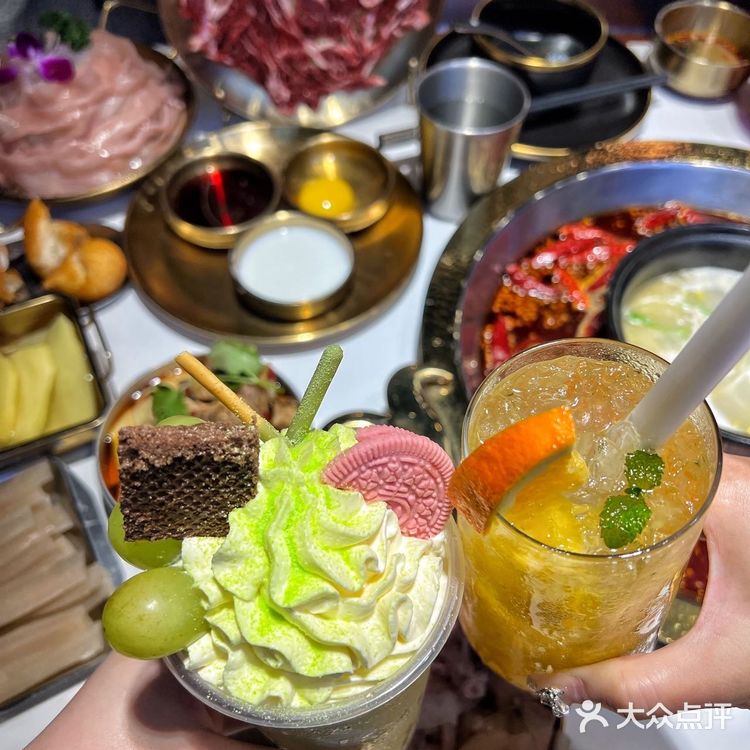 在潘帅开的火锅🍲店里实现甜品🍮自由啦！