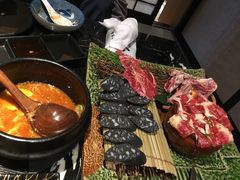-山川小町·极番烧肉(新地假日广场店)