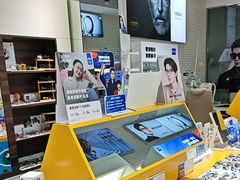 -诺柯视眼镜-蔡司依视路官方工厂店(淞南一店)