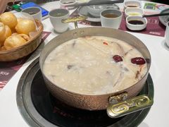 -洪氏嗨捞·广东猪肚鸡·椰子鸡火锅(西咸万象城店)
