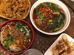 -爆炸头阿姨小四川正宗川味小吃(无任何分店)