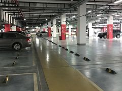 -虹桥火车站-停车场