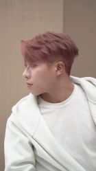 -一家只做男发烫染的店