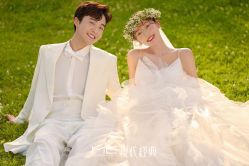 -现代经典婚纱摄影