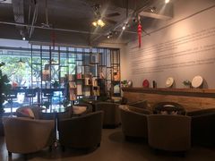 -LEO CAFE