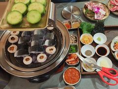 -围炉肉舍•炭烤活鳗•丹东海鲜烤肉(步行街店)