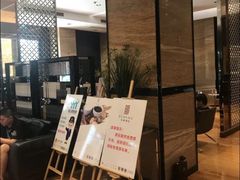 -武汉光谷广场杨家湾地铁站怡程酒店