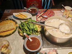 -尚尚仙·酸汤猪手·猪肚鸡火锅(华联万柳购物中心店)