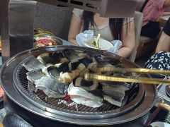 -围炉肉舍•炭烤活鳗•丹东海鲜烤肉(步行街店)