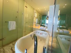 -上海滴水湖皇冠假日酒店