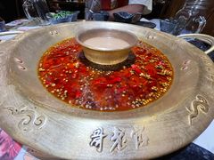 六只牛蛙鸳鸯锅-哥老官重庆美蛙鱼头(松江地中海十八哥店)